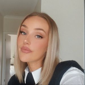 Meet your Posher, Ada